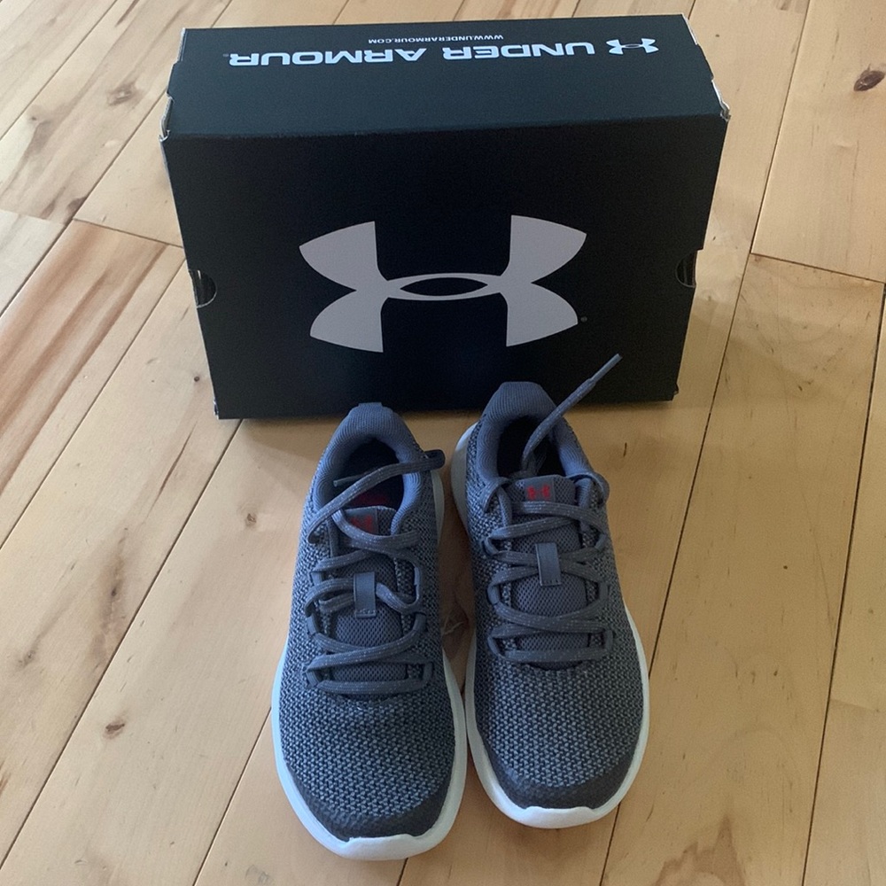 NIB Under Armour boys tennis shoes
